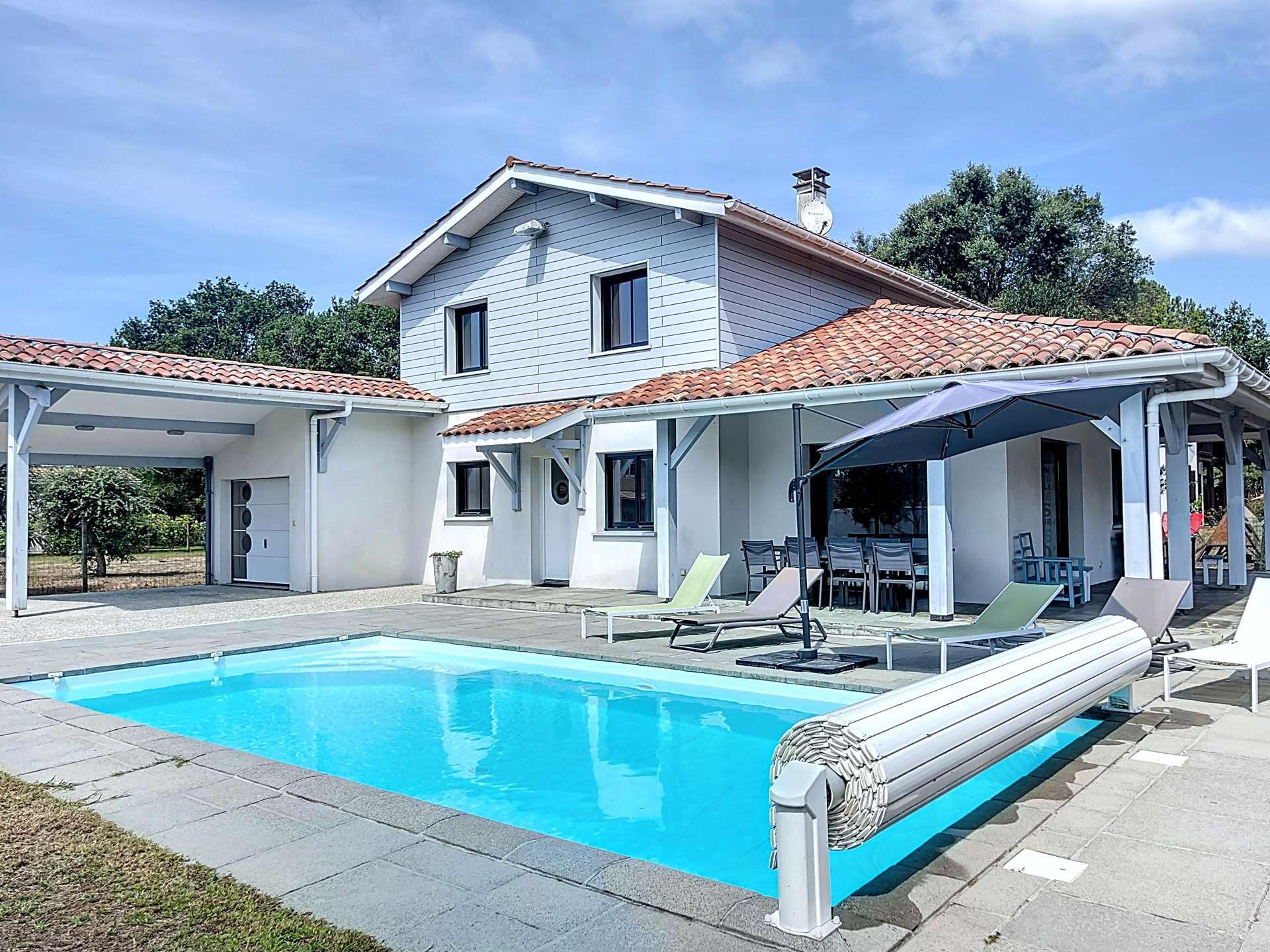MESSANGES, TRES BELLE VILLA T5 AVEC PISCINE