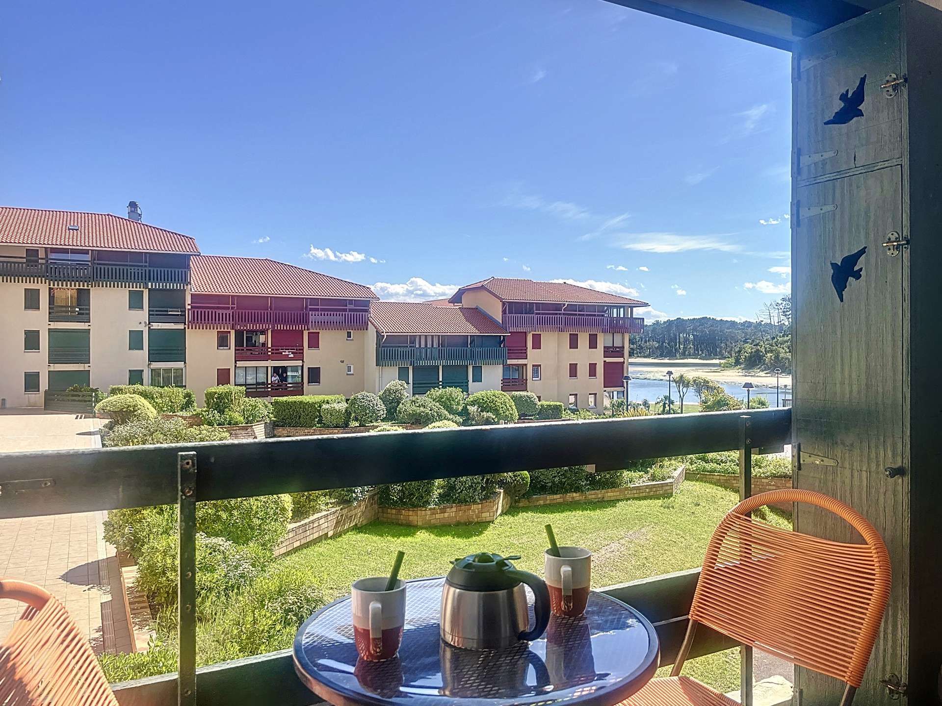 SOUSTONS PLAGE, appartement T2 au bord du lac