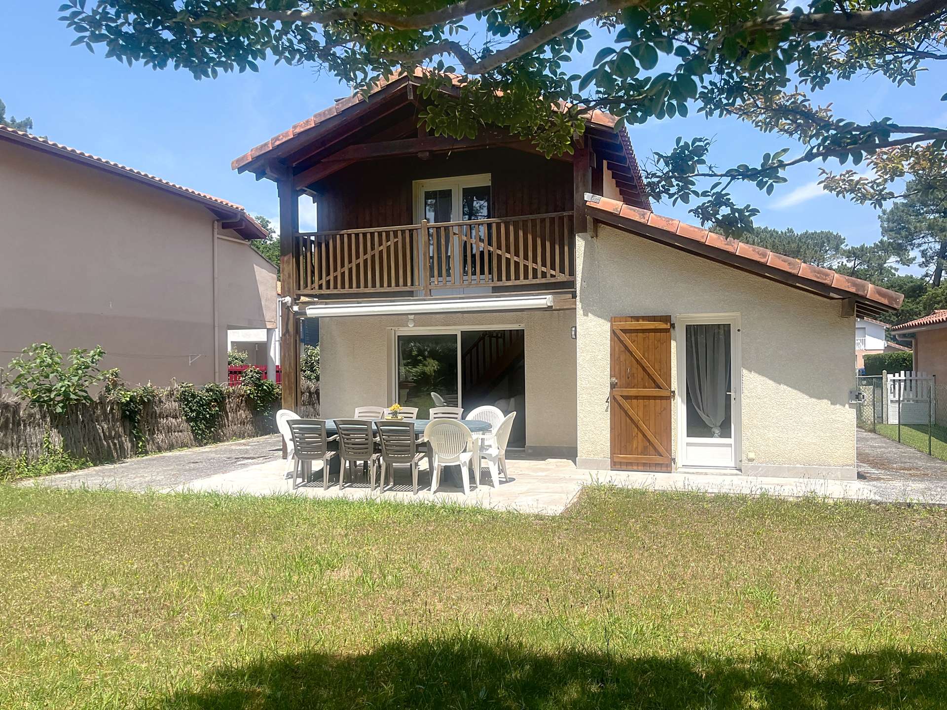 SOUSTONS PLAGE, jolie maison pour 6 à 2 pas du lac