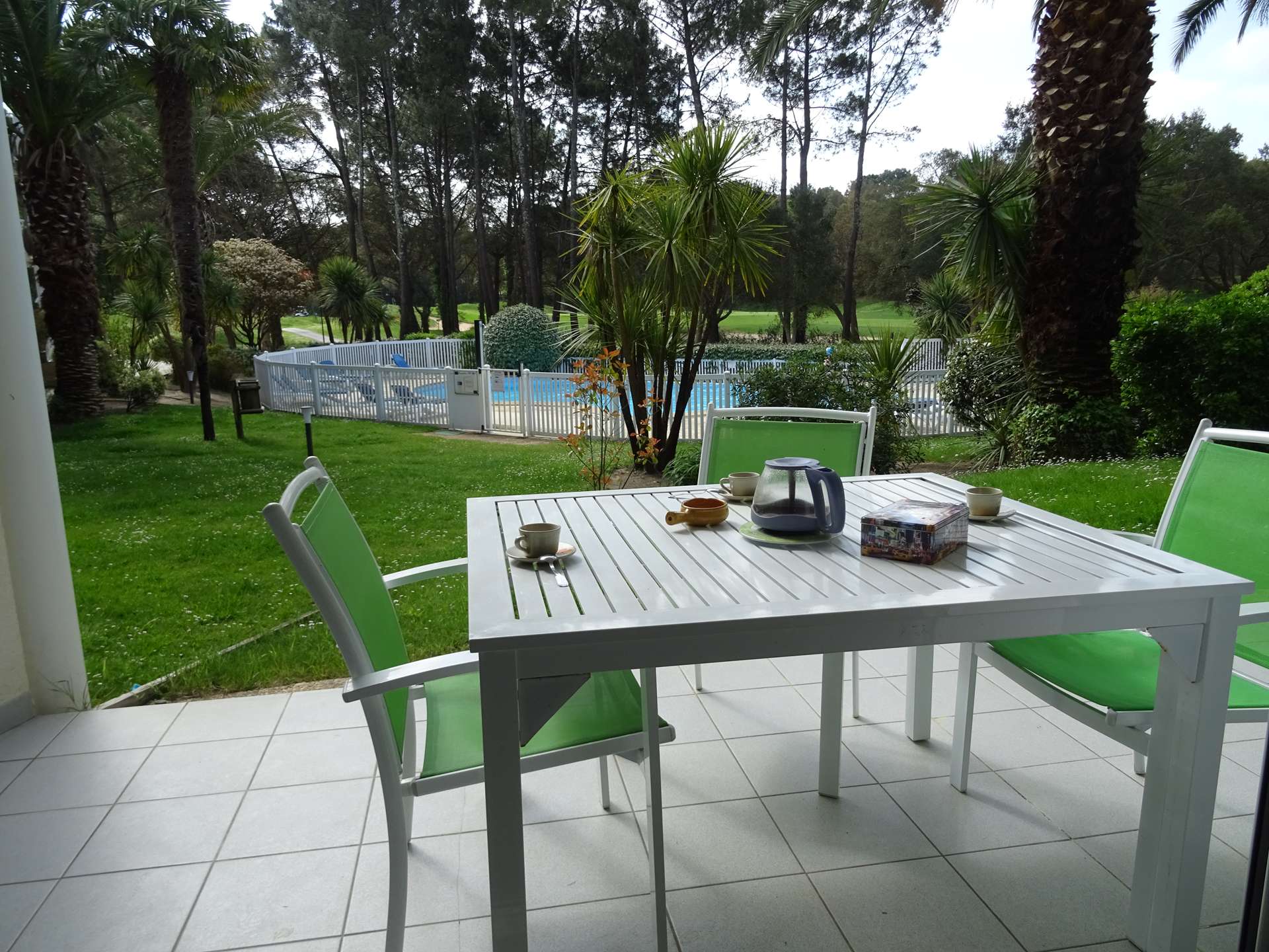 MOLIETS, appartement avec vue sur piscine et golf
