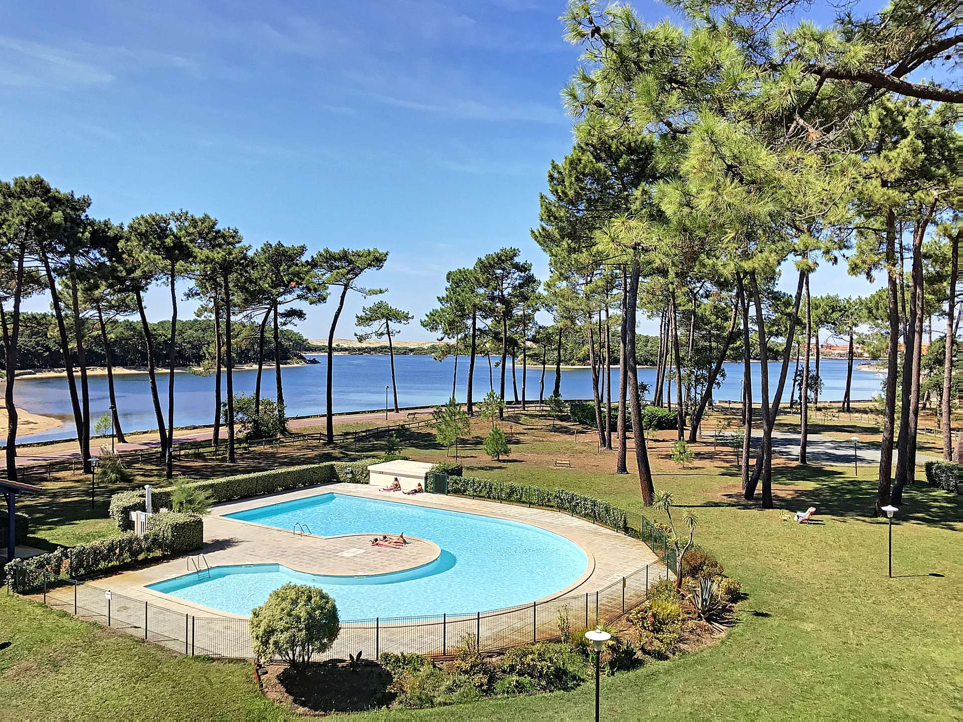 SOUSTONS PLAGE, beau T3 + mezzanine au bord du lac